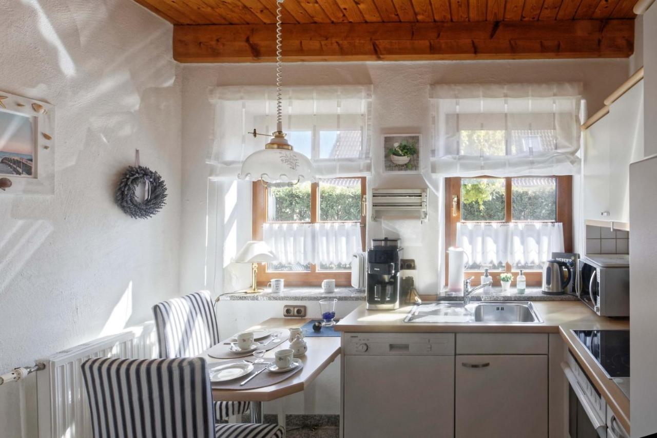 Ferienhaus Henny: 6 Geh-Minuten Vom Hafen. Privater Garten Jemgum エクステリア 写真