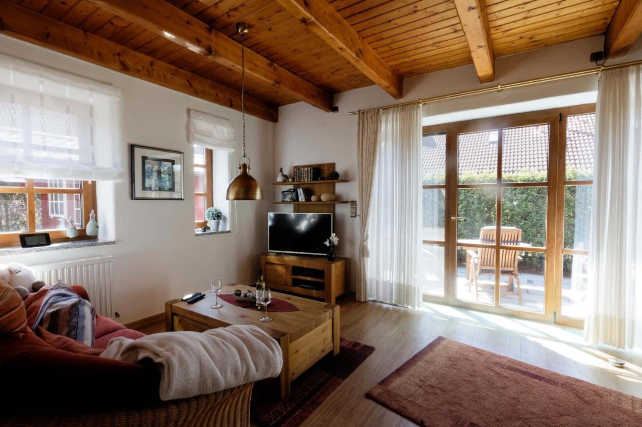 Ferienhaus Henny: 6 Geh-Minuten Vom Hafen. Privater Garten Jemgum エクステリア 写真