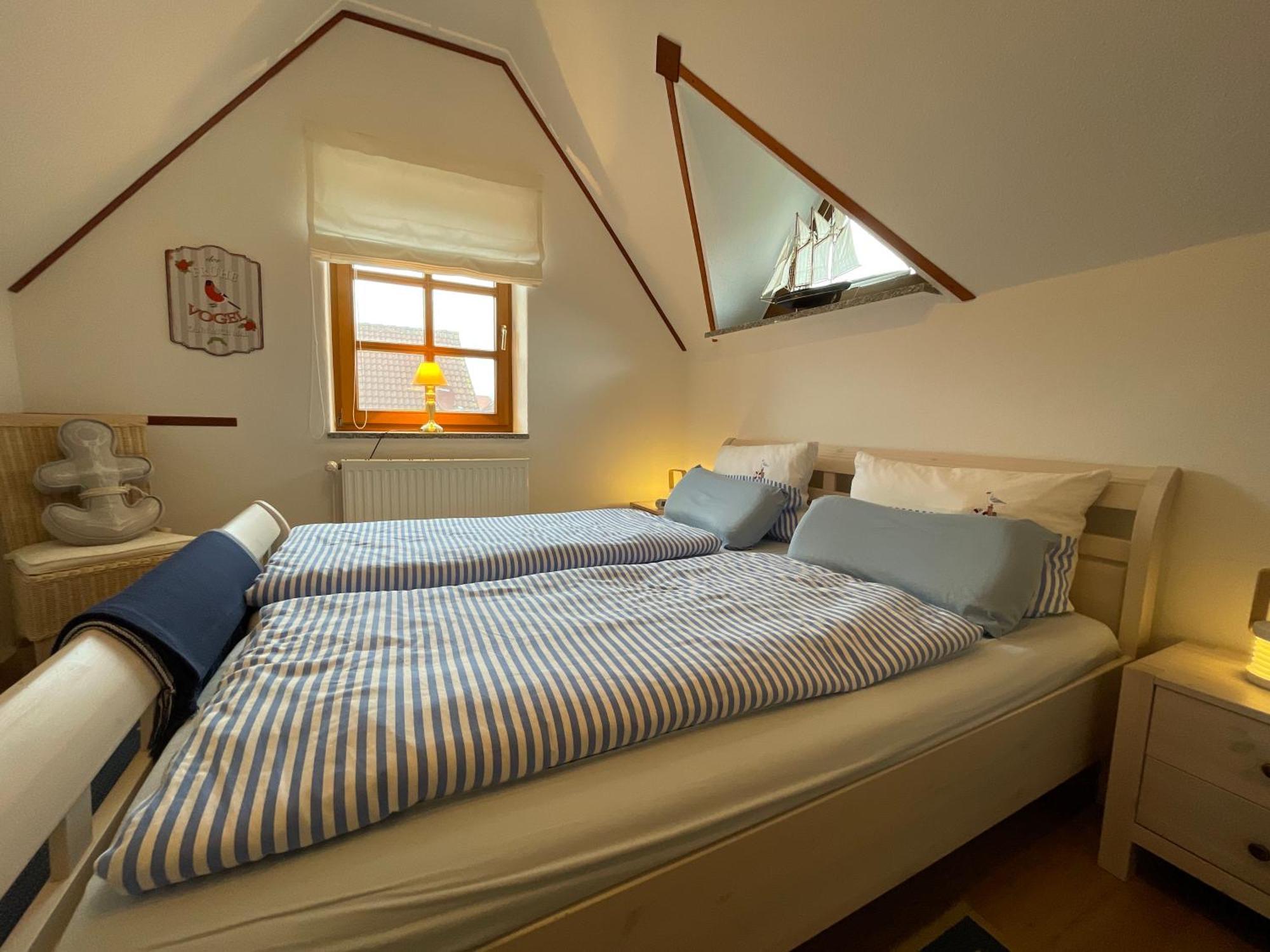 Ferienhaus Henny: 6 Geh-Minuten Vom Hafen. Privater Garten Jemgum エクステリア 写真